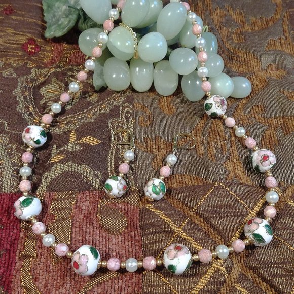 Hand-crafted artisanal necklace & earring set with Cloisonne floral beads - Picture 5 of 8